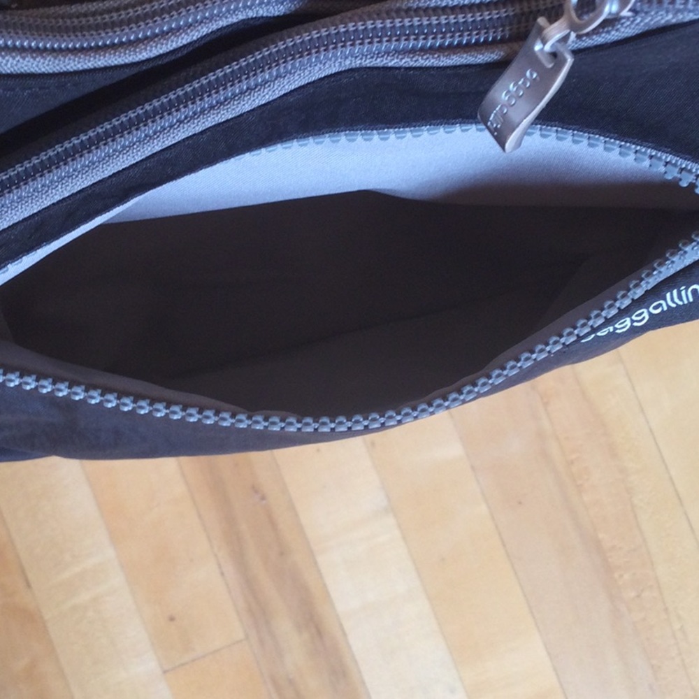 NWT  Black/Silver/Gray Baggallini Crossbody Purse - Picture 8 of 15